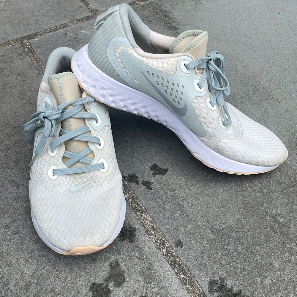 Nike Legend React Light Silver W 9.5 Very Nice Condition